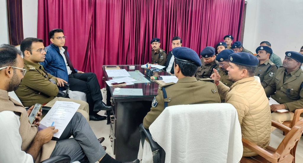 नगर क्षेत्र में ट्रैफिक समस्या दूर करने के लिए डीएम एवं एसपी ने की उच्च स्तरीय बैठक