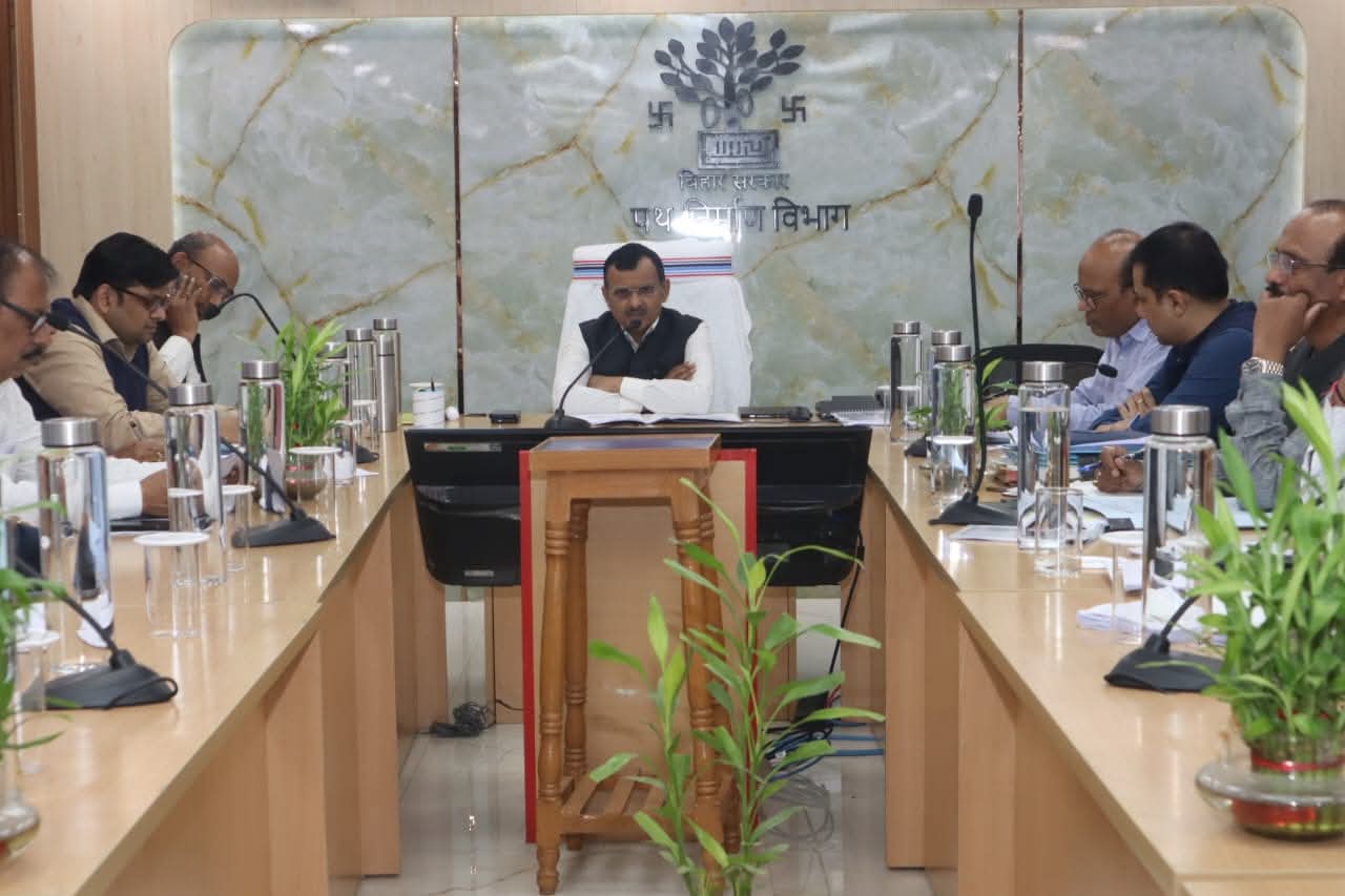 फुट ओवर ब्रिज, फुटपाथ, जेब्रा क्रॉसिंग सहित अन्य सड़क सुरक्षा बिन्दुओं पर महत्वपूर्ण बैठक