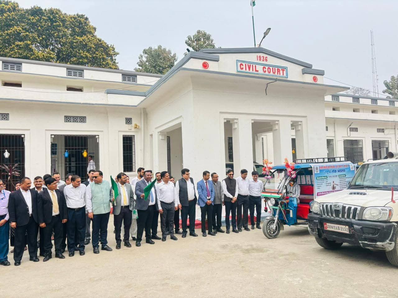 लोक अदालत  के सफल आयोजन के उद्देश्य से जिला विधिक सेवा प्राधिकार द्वारा व्यापक जन-जागरूकता अभियान के तहत प्रचार रथ को रवाना किया गया