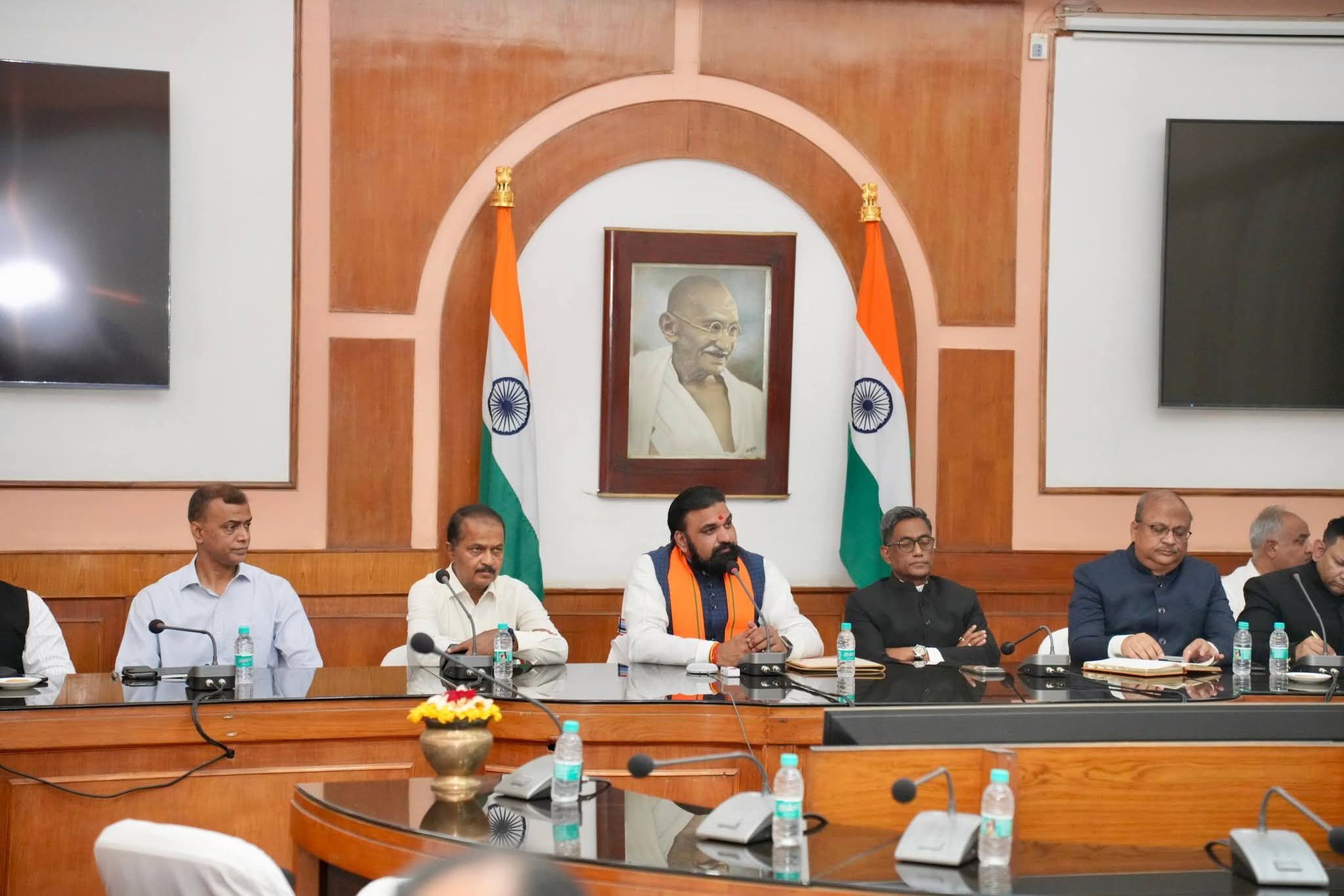 मुख्यमंत्री बनते ही एक्शन में सम्राट चौधरी, सचिवालय पहुंच संभाला कार्यभार; IAS अफसरों के साथ हाई लेवल मीटिंग